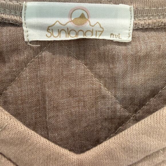 Sunland17 Quilted Oversized Pullover Top Size M/L Taupe V-Neck - Picture 4 of 10